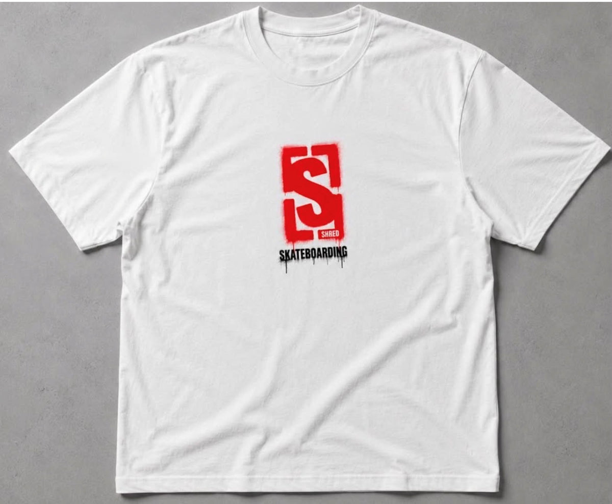 Vue avant du t-shirt blanc Shred Skateboarding avec logo rouge Original style graffiti